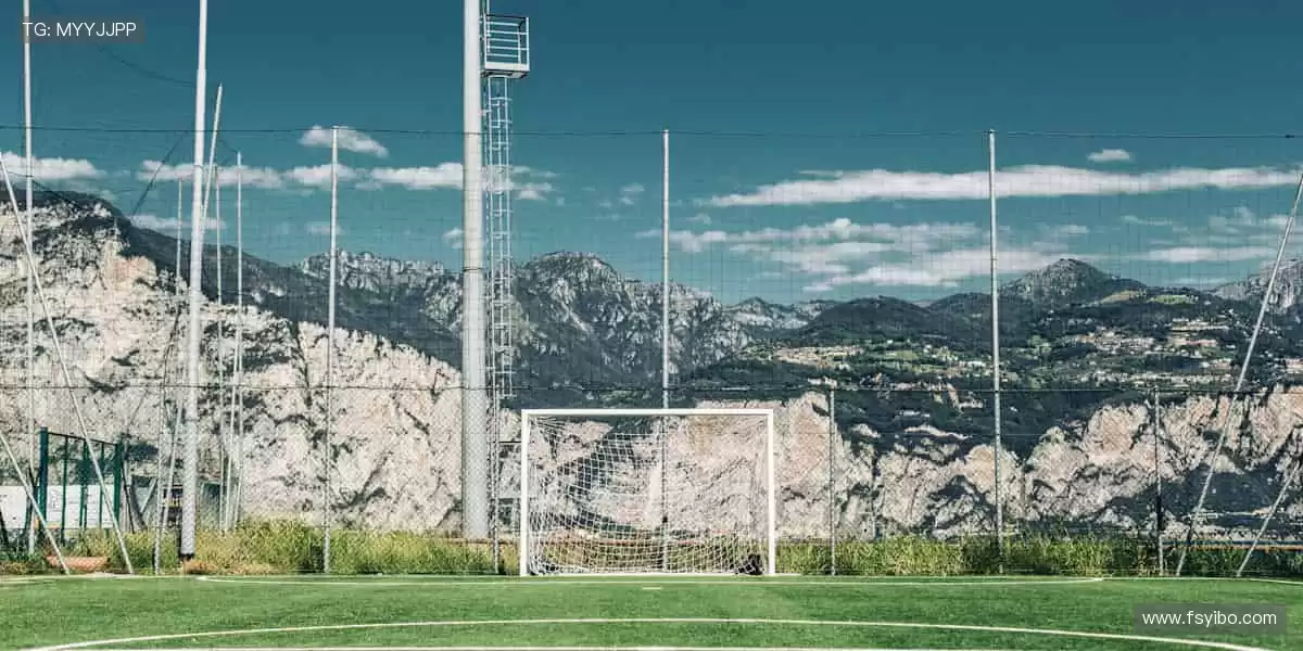 周边好物,粉丝专属!👕🎁 从球衣到纪念章,把热爱穿在身上!